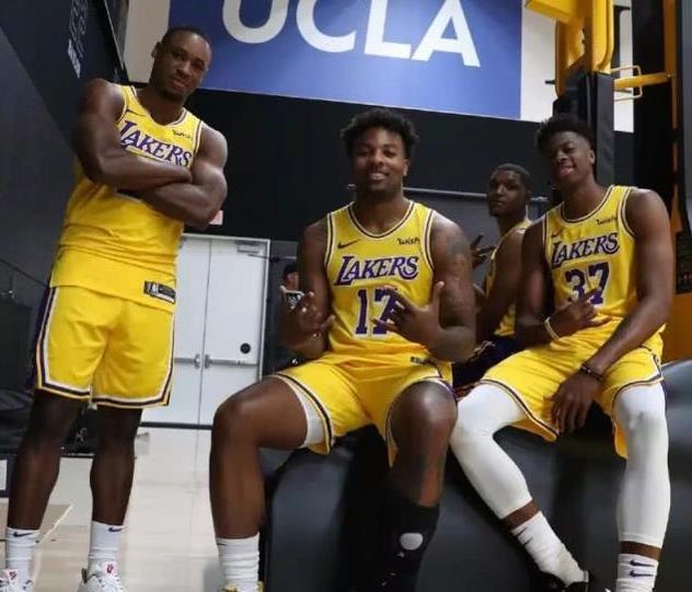 六台：阿隆索赛后没回更衣室，有些皇马球员认为谈判罚是借口（六台称：阿隆索赛后未回更衣室，部分皇马球员质疑“谈判罚”只是借口）