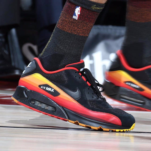 雪上加霜，邮报：鲁本和B席赛后与葡萄牙球迷发生摩擦（更添波折，邮报称：鲁本与B席赛后与葡萄牙球迷爆发争执）