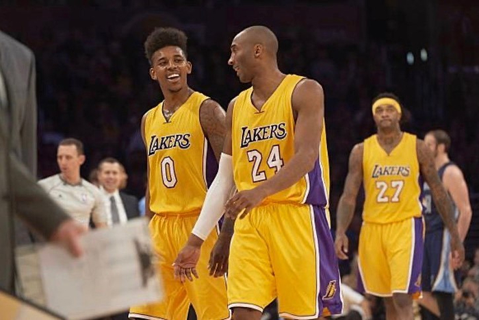 球队还能挽救吗？伦纳德：现在还早，我们还有62场比赛要打（球队还有救吗？伦纳德：别急，赛季还早，后面还有62场）